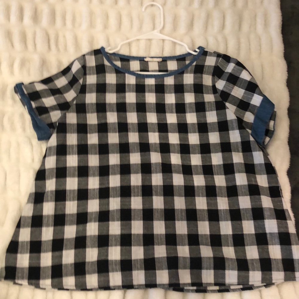 Cute fun shirt!! Very stylish